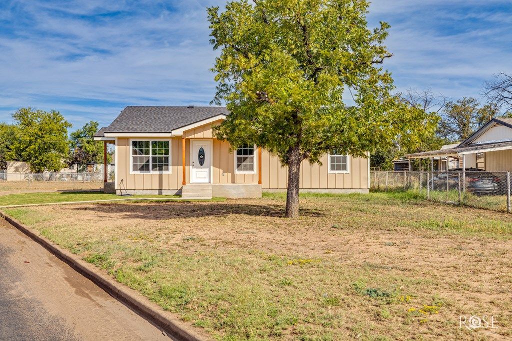 Image 2 of property listing at 304 E 22nd St, San Angelo, TX 76903