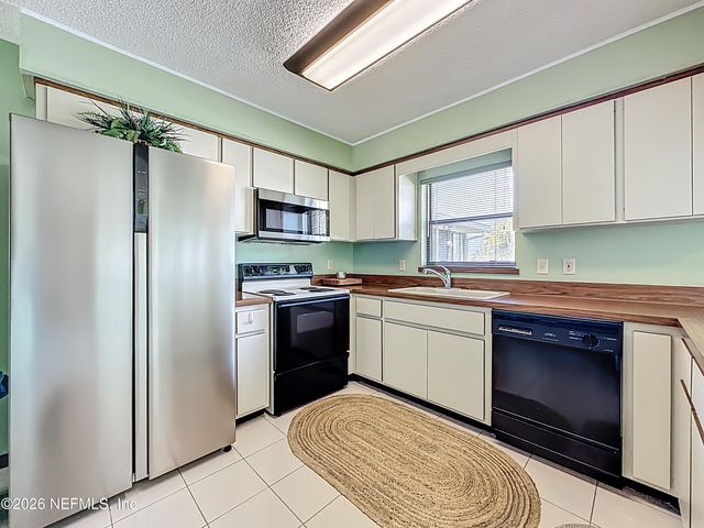 8561 CONCORD Court, Jacksonville, FL 32208