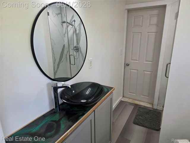 5607 Loveland Street, West Bloomfield Charter Township, MI 48322