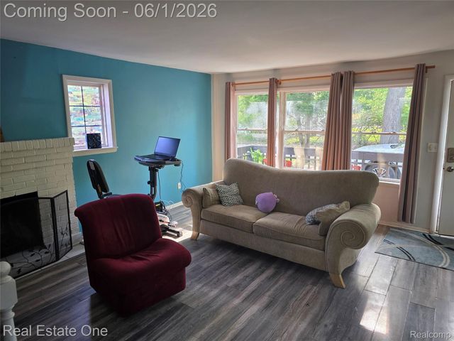 5607 Loveland Street, West Bloomfield Charter Township, MI 48322