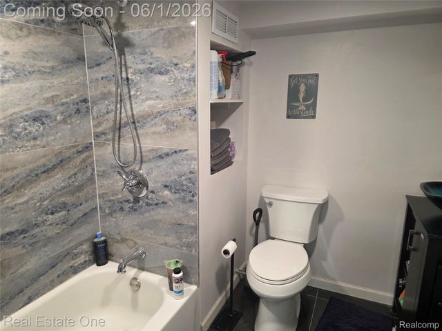5607 Loveland Street, West Bloomfield Charter Township, MI 48322