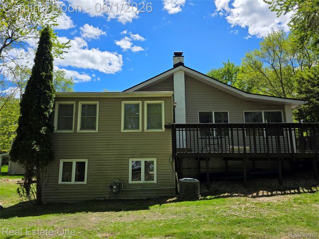 5607 Loveland Street, West Bloomfield Charter Township, MI 48322