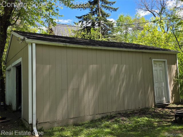 5607 Loveland Street, West Bloomfield Charter Township, MI 48322