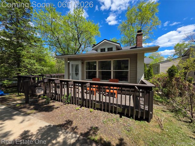 5607 Loveland Street, West Bloomfield Charter Township, MI 48322