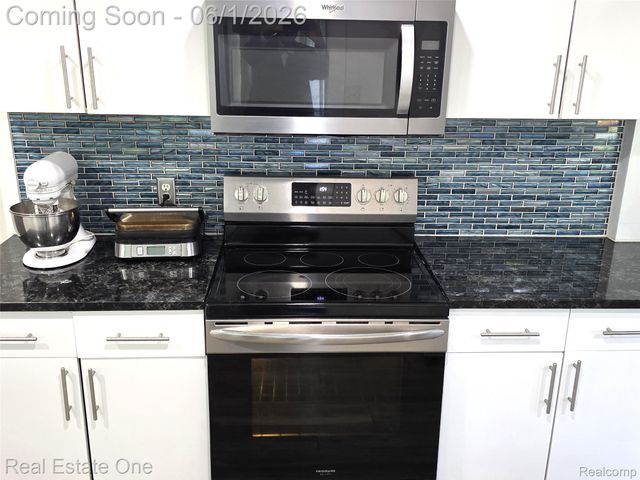 5607 Loveland Street, West Bloomfield Charter Township, MI 48322