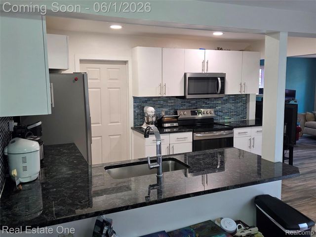5607 Loveland Street, West Bloomfield Charter Township, MI 48322