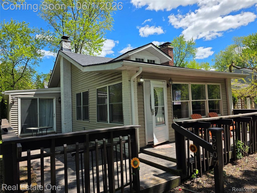 5607 Loveland Street, West Bloomfield Charter Township, MI 48322