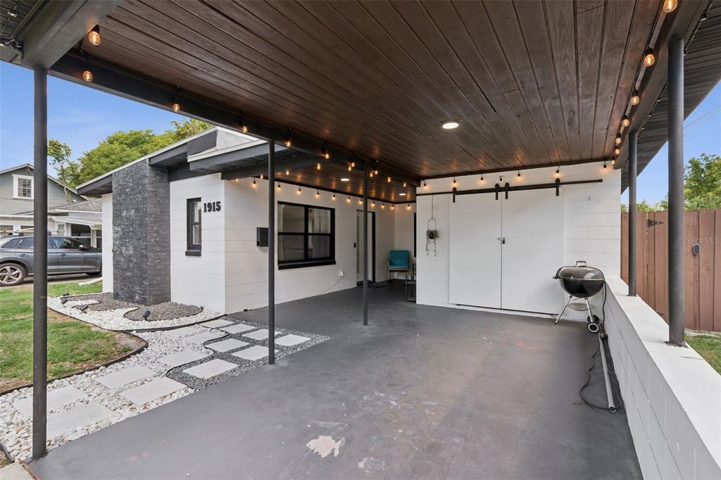 Image 2 of property listing at 1915 WEBER STREET, Orlando, FL 32803