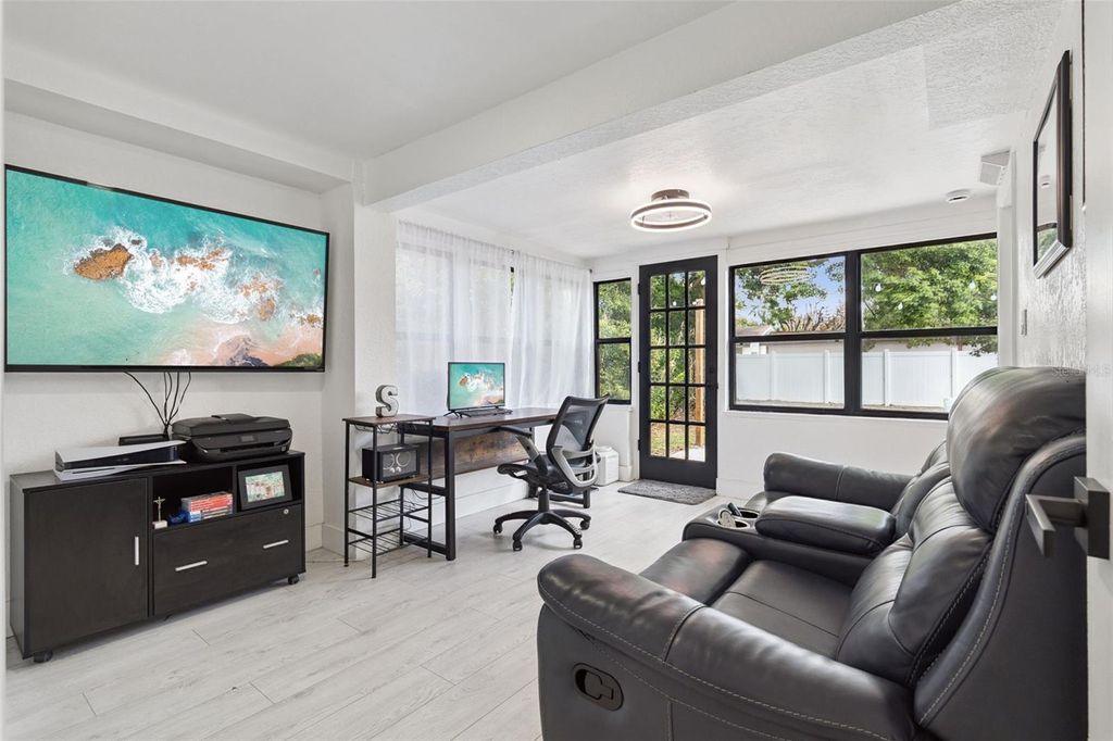 Image 18 of property listing at 1915 WEBER STREET, Orlando, FL 32803
