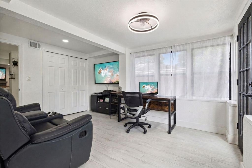 Image 19 of property listing at 1915 WEBER STREET, Orlando, FL 32803
