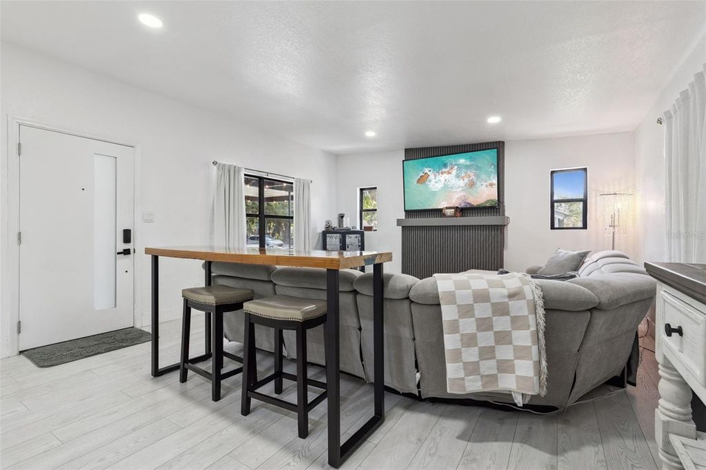 Image 6 of property listing at 1915 WEBER STREET, Orlando, FL 32803