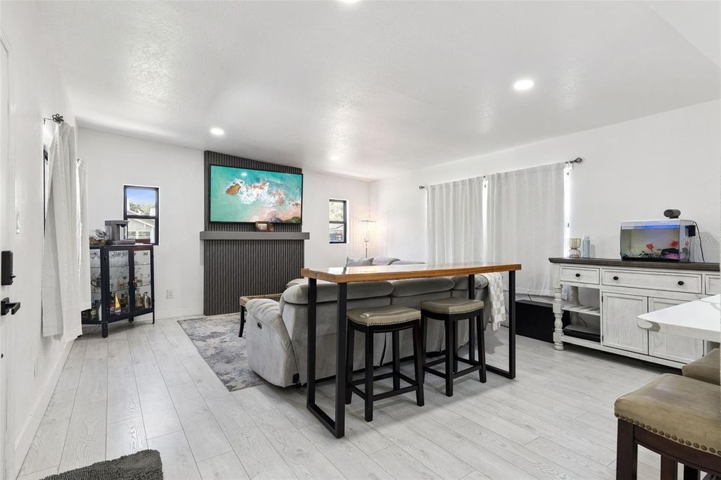Image 7 of property listing at 1915 WEBER STREET, Orlando, FL 32803