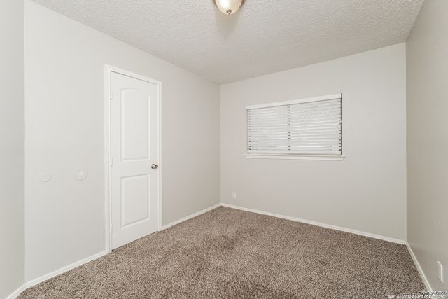 5934 BURNING SUNRISE DR, San Antonio, TX 78244