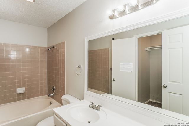 5934 BURNING SUNRISE DR, San Antonio, TX 78244