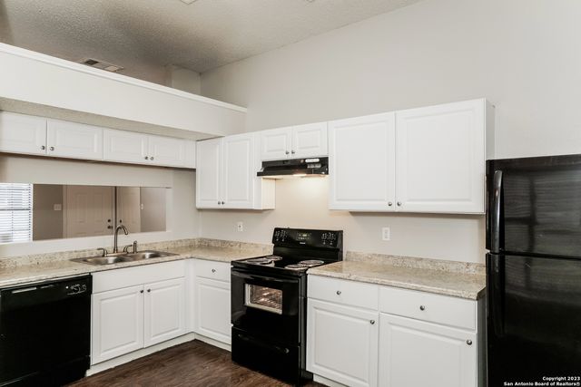 5934 BURNING SUNRISE DR, San Antonio, TX 78244