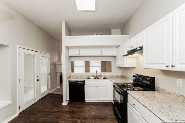 5934 BURNING SUNRISE DR, San Antonio, TX 78244