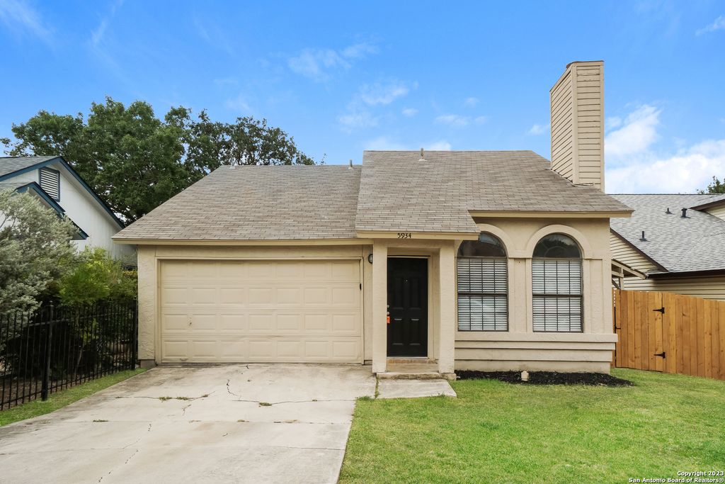 5934 BURNING SUNRISE DR, San Antonio, TX 78244