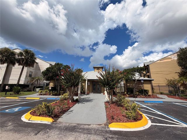 1908 LAKE ATRIUMS CIRCLE 24, Orlando, FL 32839