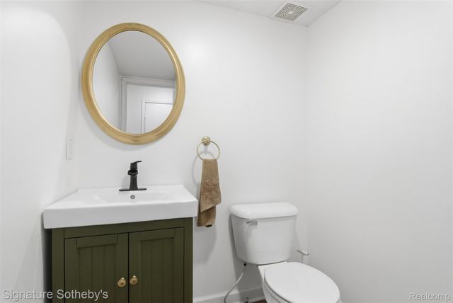 4905 Carrington Drive, Oakland Charter Township, MI 48306