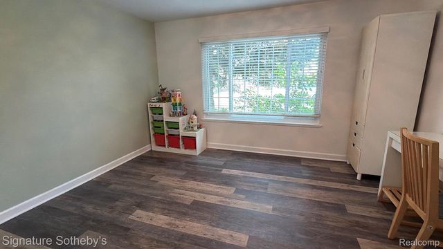 4905 Carrington Drive, Oakland Charter Township, MI 48306