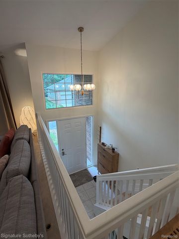 4905 Carrington Drive, Oakland Charter Township, MI 48306