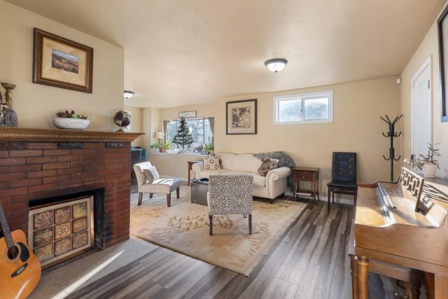 2012 N Ruby St, Spokane, WA 99207