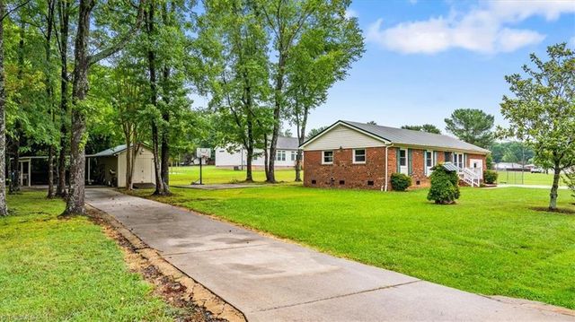 545 Maplewood Circle, Liberty, NC 27298