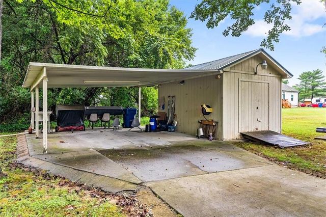 545 Maplewood Circle, Liberty, NC 27298