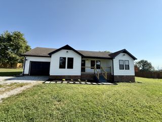 48 McGinnis Ln, Brush Creek, TN 38547