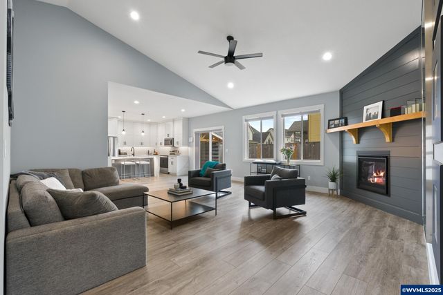 819 Riley Dr, Silverton, OR 97381