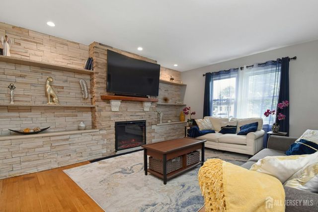 631 concord Circle, Ewing, NJ 08618