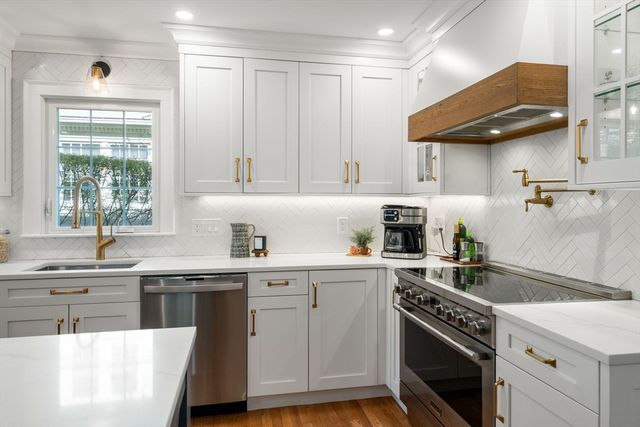 30 Trowbridge Ave, Newton, MA 02460