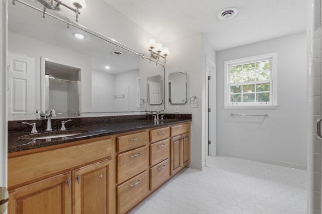 2812 Wakefield Dr, Clarksville, TN 37043