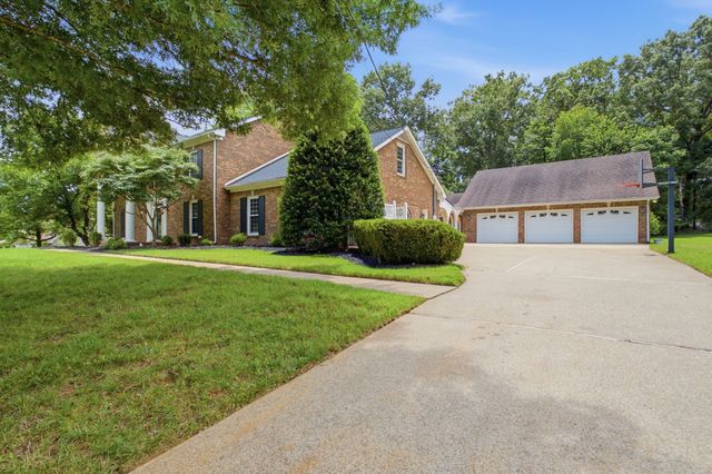 2812 Wakefield Dr, Clarksville, TN 37043