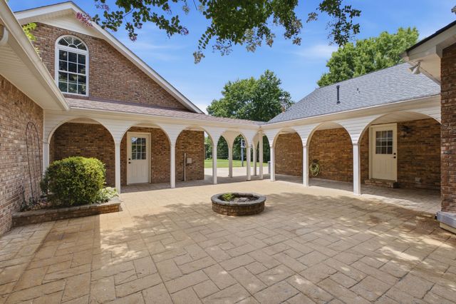 2812 Wakefield Dr, Clarksville, TN 37043