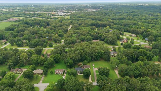 2812 Wakefield Dr, Clarksville, TN 37043