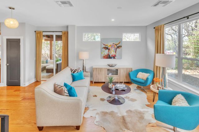 402 Irma DR B, Austin, TX 78752