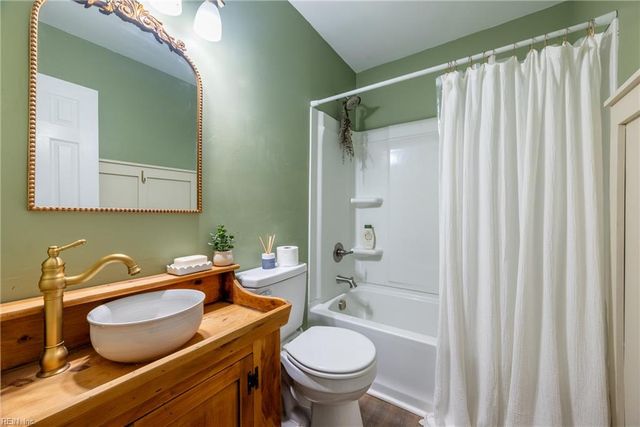 400 Cedar DR, Hampton, VA 23669