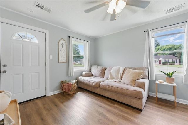 400 Cedar DR, Hampton, VA 23669