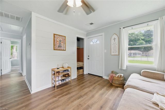 400 Cedar DR, Hampton, VA 23669