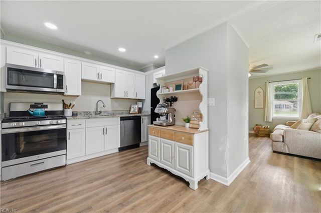 400 Cedar DR, Hampton, VA 23669