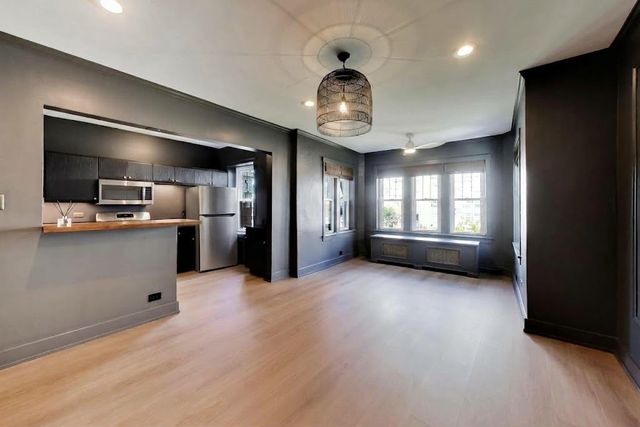 647 W SHERIDAN Road 7A, Chicago, IL 60613