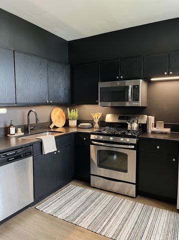 647 W SHERIDAN Road 7A, Chicago, IL 60613
