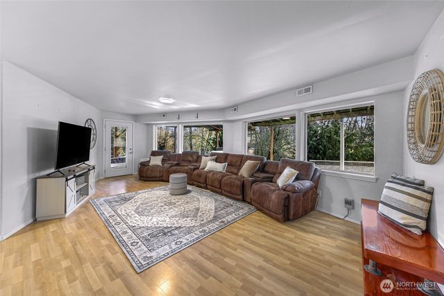 8894 Giles Rd., Blaine, WA 98230