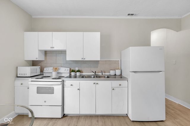 3535 N College Avenue, Indianapolis, IN 46205