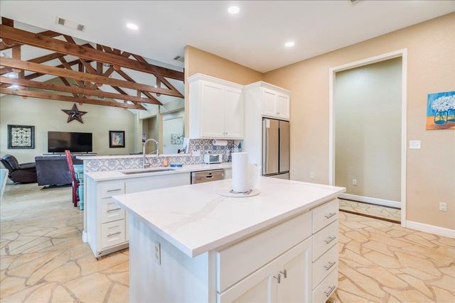 302 Guadalupe River DR, Seguin, TX 78155