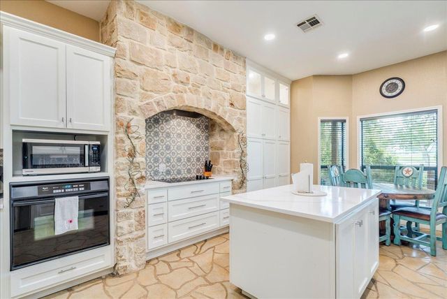 302 Guadalupe River DR, Seguin, TX 78155