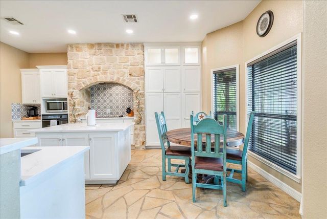 302 Guadalupe River DR, Seguin, TX 78155