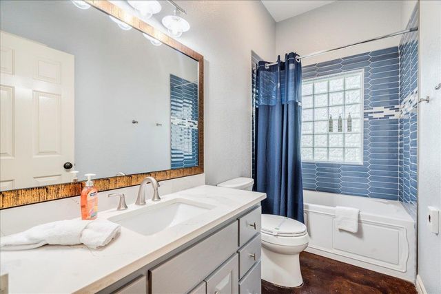 302 Guadalupe River DR, Seguin, TX 78155