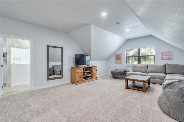 302 Guadalupe River DR, Seguin, TX 78155